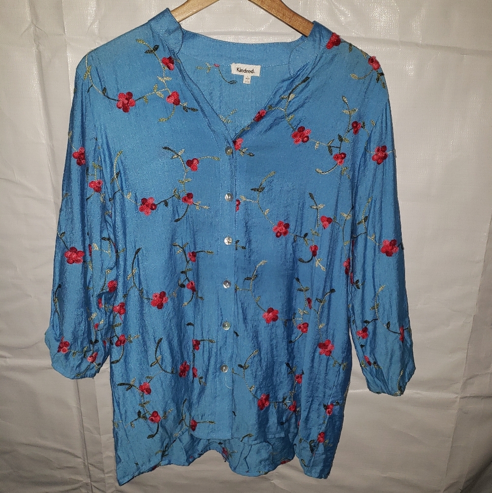 Kindred Blue Floral Embroidered Button-front Blouse Size Large.
